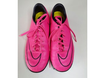 NIKE rosa träningsskor ca strl 30