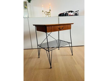 Retro Sängbord Hallmöbel Byrå String modell Tidningshylla Trådmodell Teak