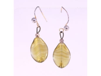 Vintage clear green plastic bead drop earrings-circa 1970s (Weight: 2. )
