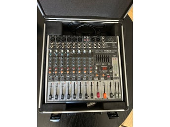 Behringer Xenyx X1222USB Mixer + Hardcase