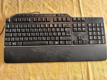 KB212-B USB-tastatur m/håndleddstøtte – nordisk