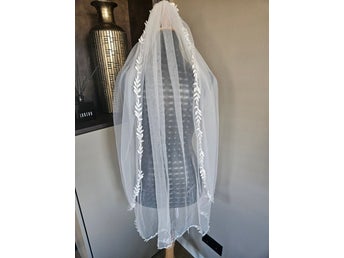 Cecile Calanthe vit elfenbensslöja, storlek 100CM