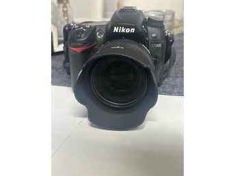 Nikon D7000 med Sigma 30mm 1:1.4 objektiv.