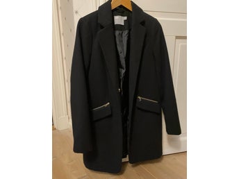 Ny ASOS svart kappa, storlek 36