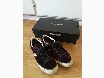 burgundy velvet converse