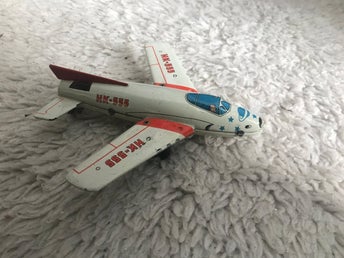 Leksaksflygplan HK-555
