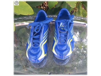 Adidas fotbollskor F10 TRX Turf blå s 28 im 16,5 cm blå Art nr 362638 Fint s