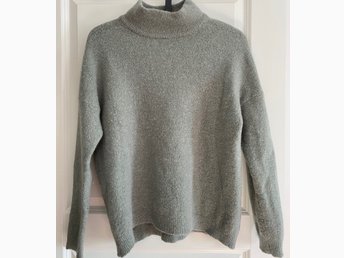 Underbara stickad tröja i ullmix. Strl:S Underbara stickad tröja i ullmix. Strl:S