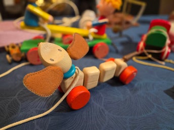 PlanToys dragleksak hund i trä