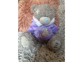 Mirandanalle Me To You Nallebjörn i lila tröja winterbear