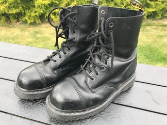 dr martens airwair steel toe boots