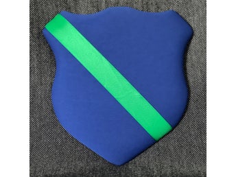Märkestavla för simmärken/smycken Mörkblå /Grön satinband