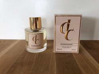 Parfym av Tom Ford: Violet Blonde (357585667) ᐈ Köp på Tradera Parfym av Tom Ford: Violet Blonde (357585667) ᐈ Köp på Tradera