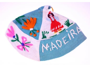 Handmade multicoloured souvenir hat from Madeira circa 1960s-size Small-22g