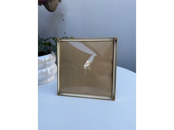 Så Snygg Vintage Fotoram Äkta Jyden Brons med Kupat Glas 20x20 cm