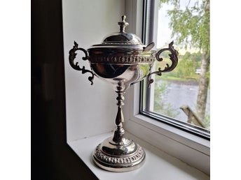 Sockerskål med lock och sked