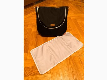 skip hop curve satchel
