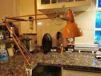 Cool retro bordslampa - Besigheim Lightning