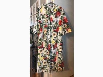 Dea Axelssons Blommig klänning, strl XXL (418876854) ᐈ Dea Axelssons Blommig klänning, strl XXL (418876854) ᐈ