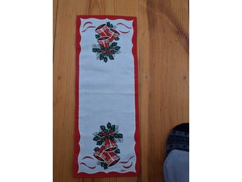 Julduk i linne o bomull m tryckt motiv 62 cm x 24 cm signerad SANDRA