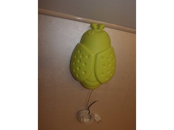 Vägglampa i form av en nyckelpiga - skalbagge Smila Bagge - Retro