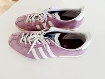 gazelle lila