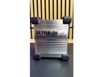 Behringer Ultra-DI DI100 - Aktiv DI-boks (Flot stand + Nyt Philips 9V batteri)
