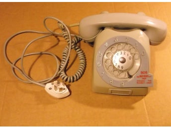 Telefon grå plast analog Stor fingerskiva Televerket Sweden 1970-tal rekvisita