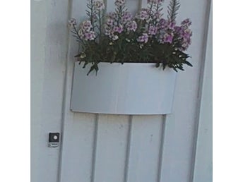 Väggmonterad blomlåda