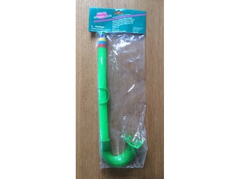 Snorkel för vattenlek. Grön enkel snorkel barn 3-8 år, passar cyklop/simglasögon