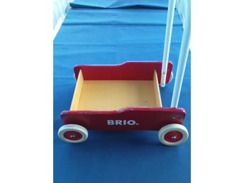 Vintage BRIO lära-gå-vagn i trä