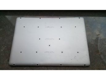 Macbook vit A1342 underplatta. botten utan gummi