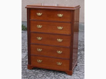 Antika beslag till byrå