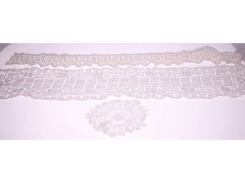 Vintage British-made placemats/runners-circa 1930s/1940s-Weight 112g