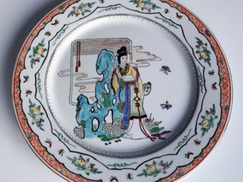 Old ORIGINAL China. Unused. LOTUS BLOOMS. Handmålad. Porslin.