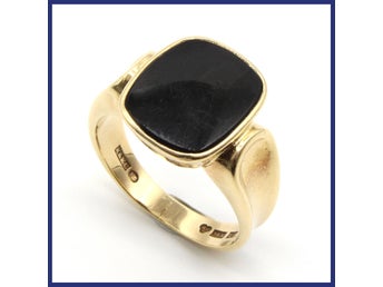 Ring, 18K guld, svart sten (vikt 5,05g, stl 19,65mm)