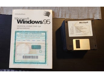 Windows 95 på disketter med Certificate of Authenticity för display