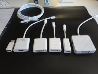 Samling av Apple-adaptrar och kablar