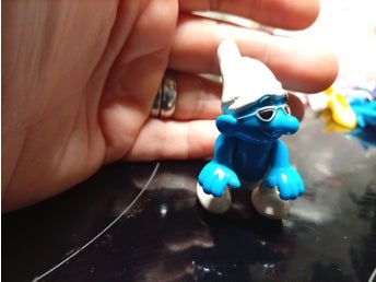 Smurf med solglasögon figur