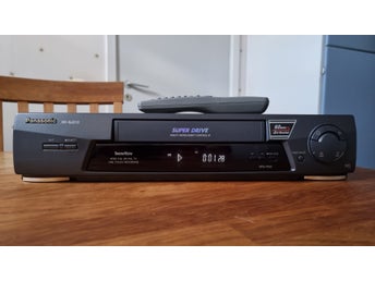 Panasonic NV-SJ210 VHS-spelare Med Original Fjärrkontroll