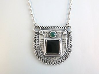 halsband med liten sten halsband med liten sten