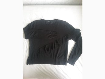 Svart stickad tröja från Bikbok stl XS Svart stickad tröja från Bikbok stl XS