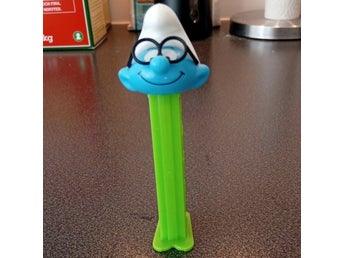 PEZ Smurf med glasögon