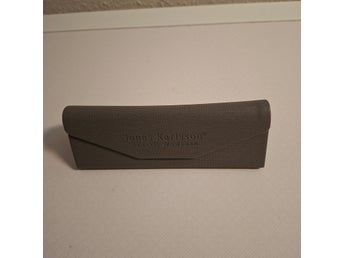 Jonas Karlsson Classic Sweden glasögonfodral grå färg magnetiskt lås