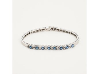 Tennisarmband med diamant (0.12 ct) i 18 karat med en safir, 18 cm