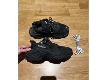 Balenciaga Triple S Sneakers, Svart, EUR 38