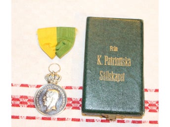MEDALJ, KUNGL. PATRIOTISKA SÄLLSKAPET MED ETUI. SILVER 1947.