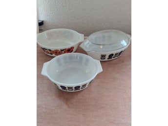 Pyrex skålar med blommönster
