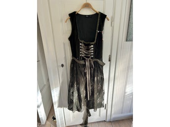 Dirndl oanvänd mörkgrön storlek EUR 48