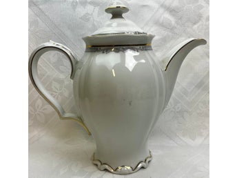 Kaffekanna porslin med guldkant Tyskland1900 tal